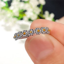 Load image into Gallery viewer, Daisy Flower Ring