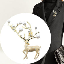 Load image into Gallery viewer, Exquisite Deer Brooch