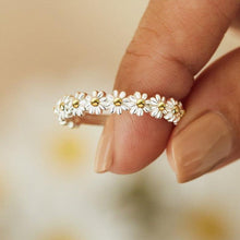 Load image into Gallery viewer, Daisy Flower Ring