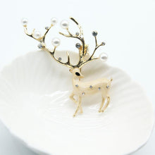 Load image into Gallery viewer, Exquisite Deer Brooch